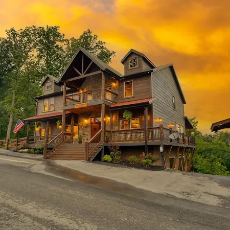 Wanderer By Avantstay Sleeps 26 A Custom Smokies Cabin